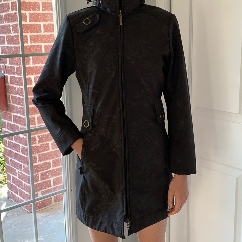 LOLË jacket